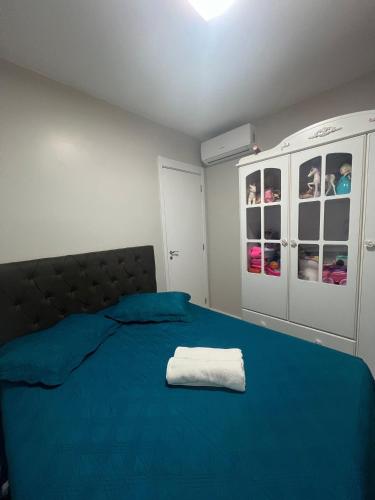Katil atau katil-katil dalam bilik di Apartamento Espaçoso & Aconchegante - 3 quartos c/ ar condicionado - até 12 pessoas