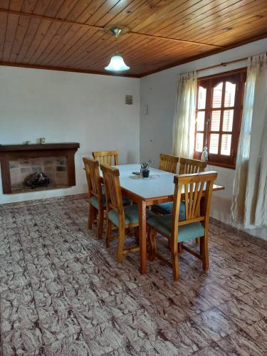 a dining room with a table and chairs at CASA ANTONIA in Embalse