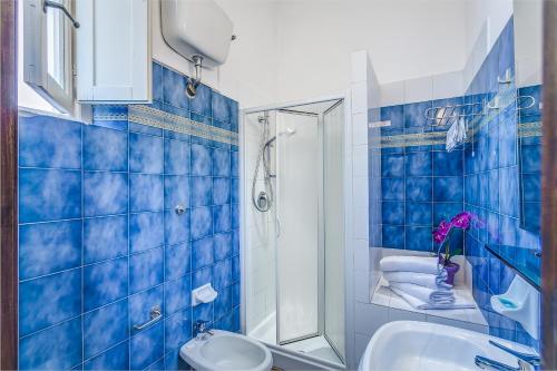Ett badrum på Hotel Arno Bellariva