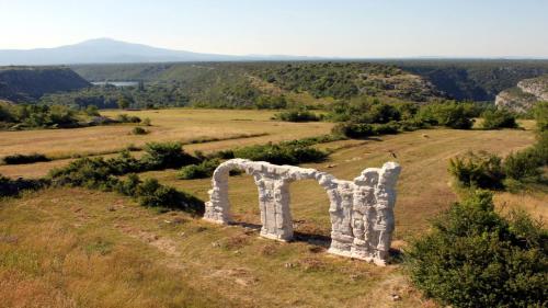 a sculpture on the side of a hill at Šimun&Jakov in Drinovci
