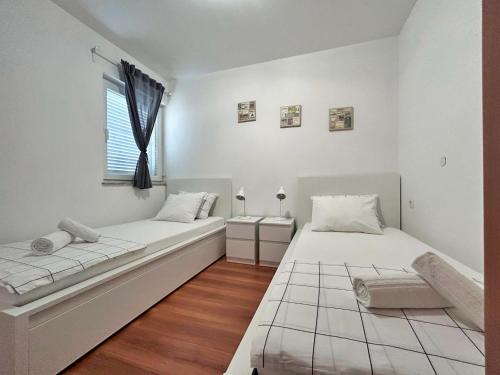 Apartments with parking space Cizici, Krk - 22046