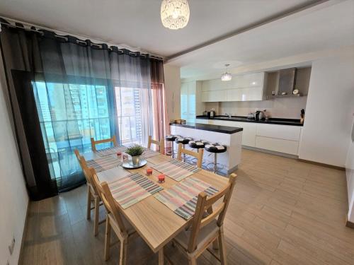 Rocha Prime Center Garage Flat
