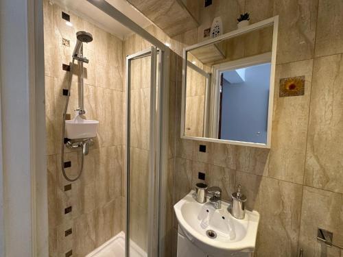 Kúpeľňa v ubytovaní Central London - Edgware Road 2 BEDROOMS FLAT