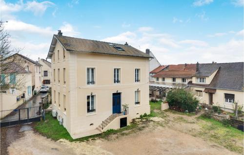 Gorgeous Home In Esbly With Kitchen