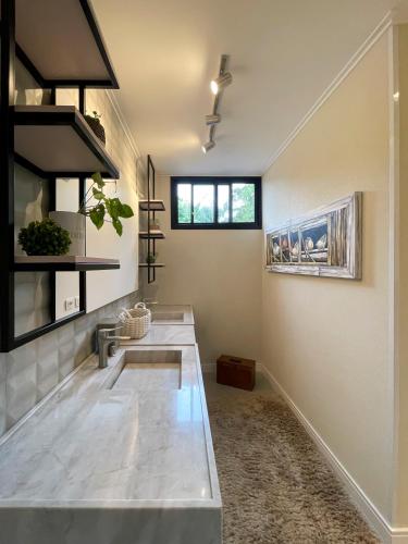 a large kitchen with a sink in a room at Alto padrão piscina aquecida em Balneário Camboriú in Balneário Camboriú