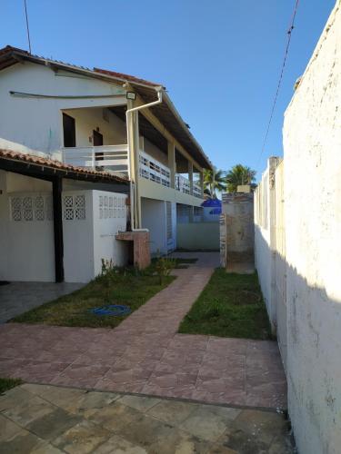 a view of a house from the street at Flat Tamandaré in Tamandaré