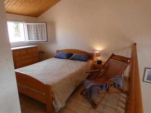 Posteľ alebo postele v izbe v ubytovaní Maison 5 pers avec cour, près de la plage et commerces, animaux acceptés - FR-1-540-222