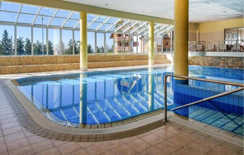 Kolam renang di atau dekat dengan 1 Bedroom Gorgeous Apartment In Pohorje