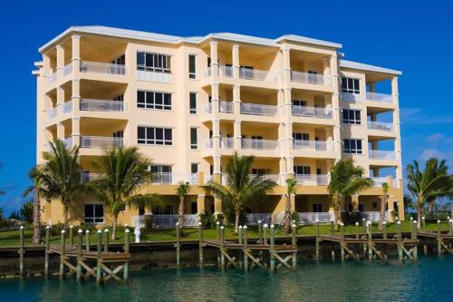 Gallery image of Gated waterfront condo with boat dock and view in Freeport