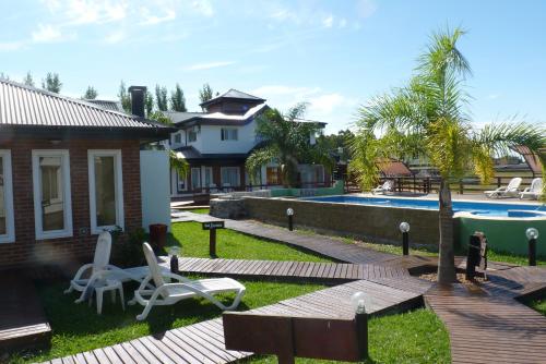 a backyard with a swimming pool and a house at La Loma in Federación