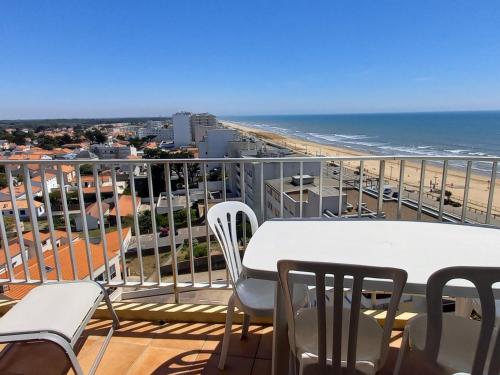 Appartement 2 Chambres en Bord de Mer avec Vue, Proche Commerces - FR-1-323-325
