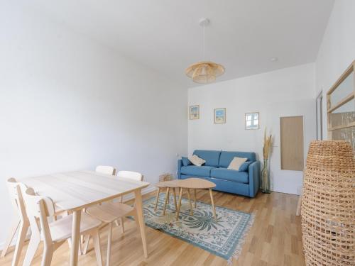 Studio Rénové à Deux Pas du Vieux Port avec Ascenseur - Idéal Pour 2! - FR-1-535-53