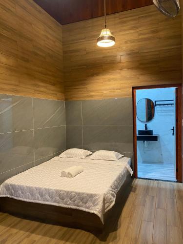 Cát Tiên Hotelにあるベッド