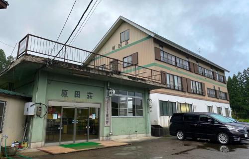 a building with a van parked in front of it at Sports Plaza Shiki Haradaso in Myoko
