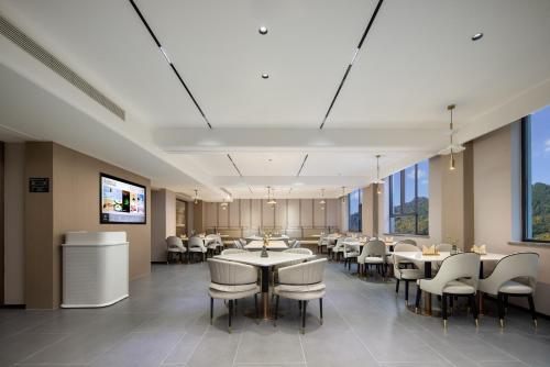 TV a/nebo společenská místnost v ubytování Atour Hotel Ningbo Ninghai