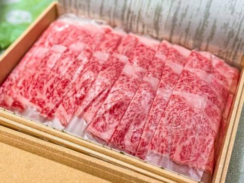 a box of meat sitting on top of a table at サウナバーベキュージャグジー完全貸し切りという贅沢大人の秘密基地#01 in Miyota