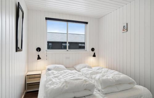 Voodi või voodid majutusasutuse Awesome Home In Frederiksvrk With Wifi toas