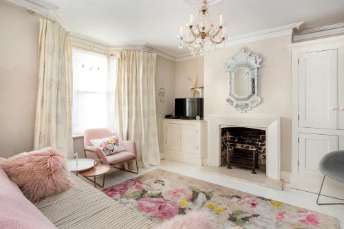 a living room with a couch and a fireplace at Designer's Town House in Winchester