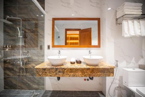 Koupelna v ubytování La Fleur Premium Central Apartment Hotel