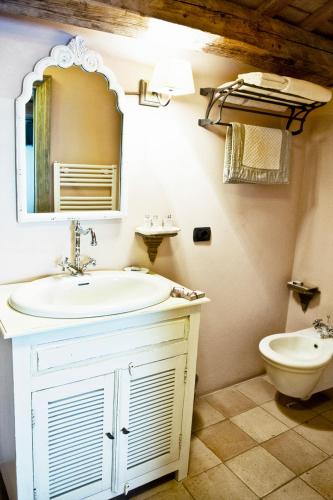 a bathroom with a sink and a toilet at Casina Le Conserve in Cesenatico