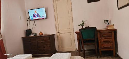 Una televisión o centro de entretenimiento en Apartamento Candombe