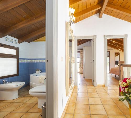 A bathroom at Cubo's Villa Llanos de la Plata