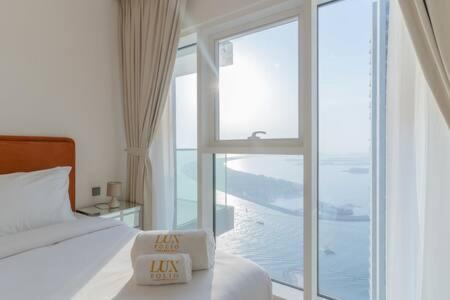 LUXFolio Retreats – Gorgeous Full Sea & Palm View