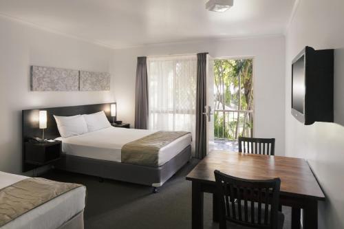 Uma cama ou camas num quarto em Mercure Townsville