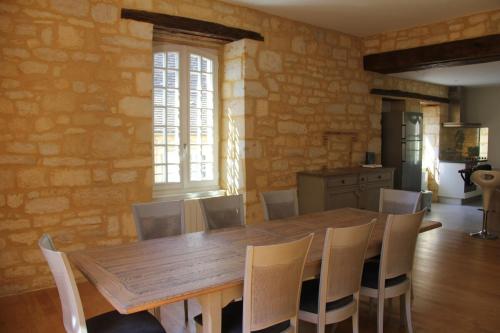 a dining room with a wooden table and chairs at Le Coeur de Domme in Domme
