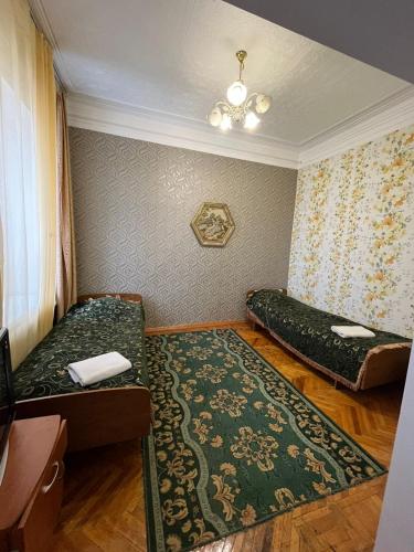 En eller flere senger på et rom på 2-х комнатный номер с 4 кроватями