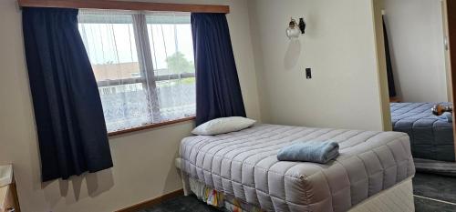 Ένα ή περισσότερα κρεβάτια σε δωμάτιο στο Whitehorse Inn