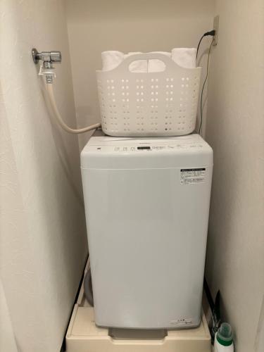 a white basket sitting on top of a washing machine at Lion Tsurumi in Hiroshima