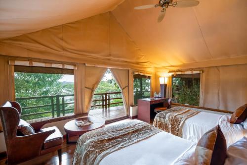 Postel nebo postele na pokoji v ubytování Chobe Safari Lodge-East Africa Uganda