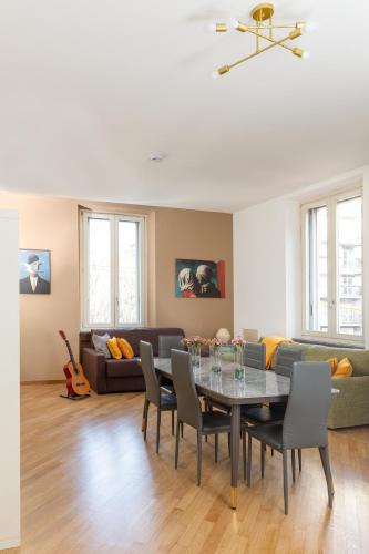 ArtStay - Exclusive Apt, Free Parking, Metro, Tram