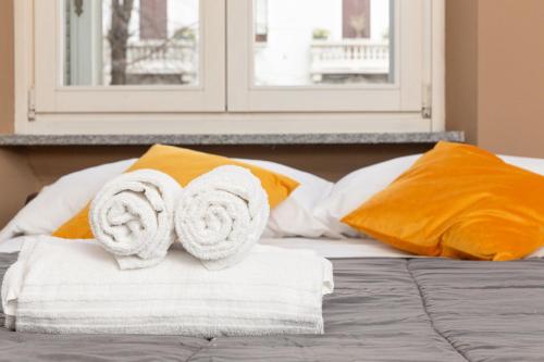 ArtStay - Exclusive Apt, Free Parking, Metro, Tram