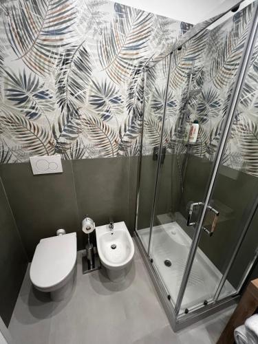 a bathroom with a shower and a toilet and a sink at Love4Rome Guest House in Rome