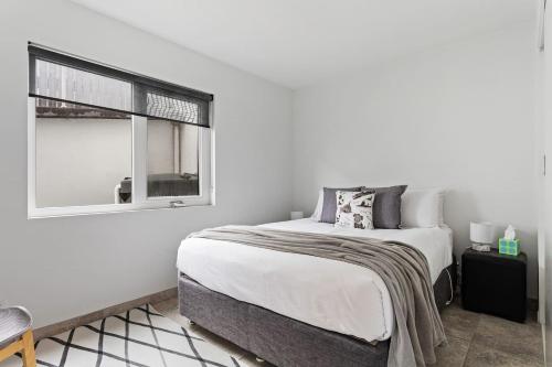 Katil atau katil-katil dalam bilik di 'Syrrah Serenity' Beachfront Bliss at Opossum Bay