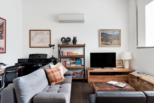 Upmarket Terrace in the Heart of Trendy Fitzroy