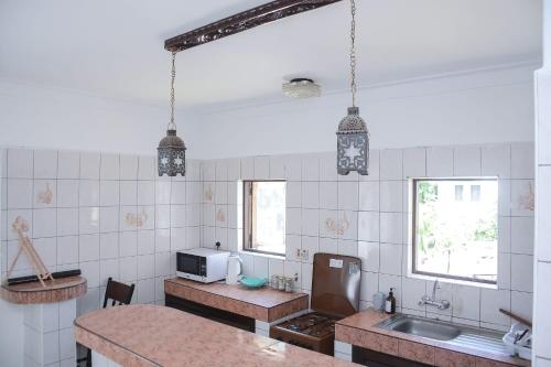 Dapur atau dapur kecil di Carel Holiday Homes