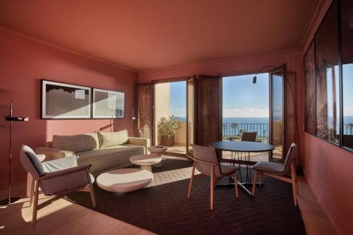 a living room with a couch and a table and chairs at Hotel Calatrava in Palma de Mallorca