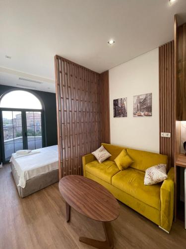 Ένα ή περισσότερα κρεβάτια σε δωμάτιο στο Yellow forest apartment 6