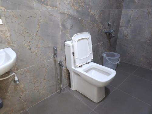 A bathroom at Thulasi Avenue Inn