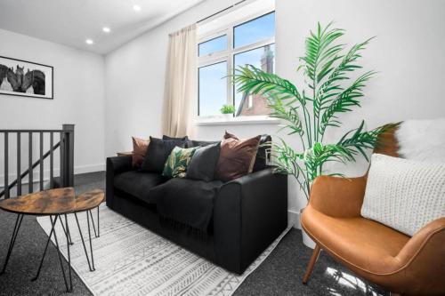 O zonă de relaxare la New Luxe Apartment - Parking - Smart TV - WIFI - Rated Exceptional - 49BG
