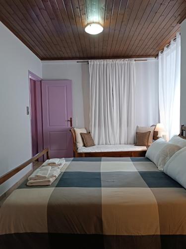 Ένα ή περισσότερα κρεβάτια σε δωμάτιο στο Oianthis house