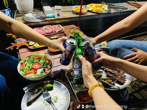 Makanan di atau berdekatan perkhemahan mewah