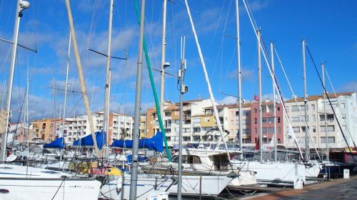 GRAND STUDIO VUE PANORAMIQUE SUR LE PORT, PARKING PRIVE