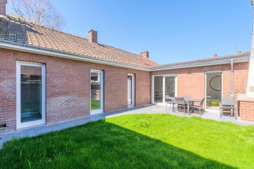 Bright and renovated house for 8 people parking