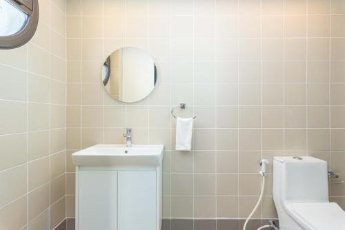 Bilik mandi di Anoor Studios & Apartments in Gemmayze