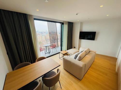 a living room with a couch and a table at Tembo Barcelona in Barcelona