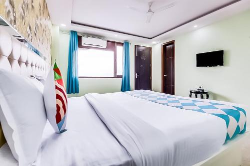 Krevet ili kreveti u jedinici u okviru objekta Hotel Satguru - Dwarka Mor Metro